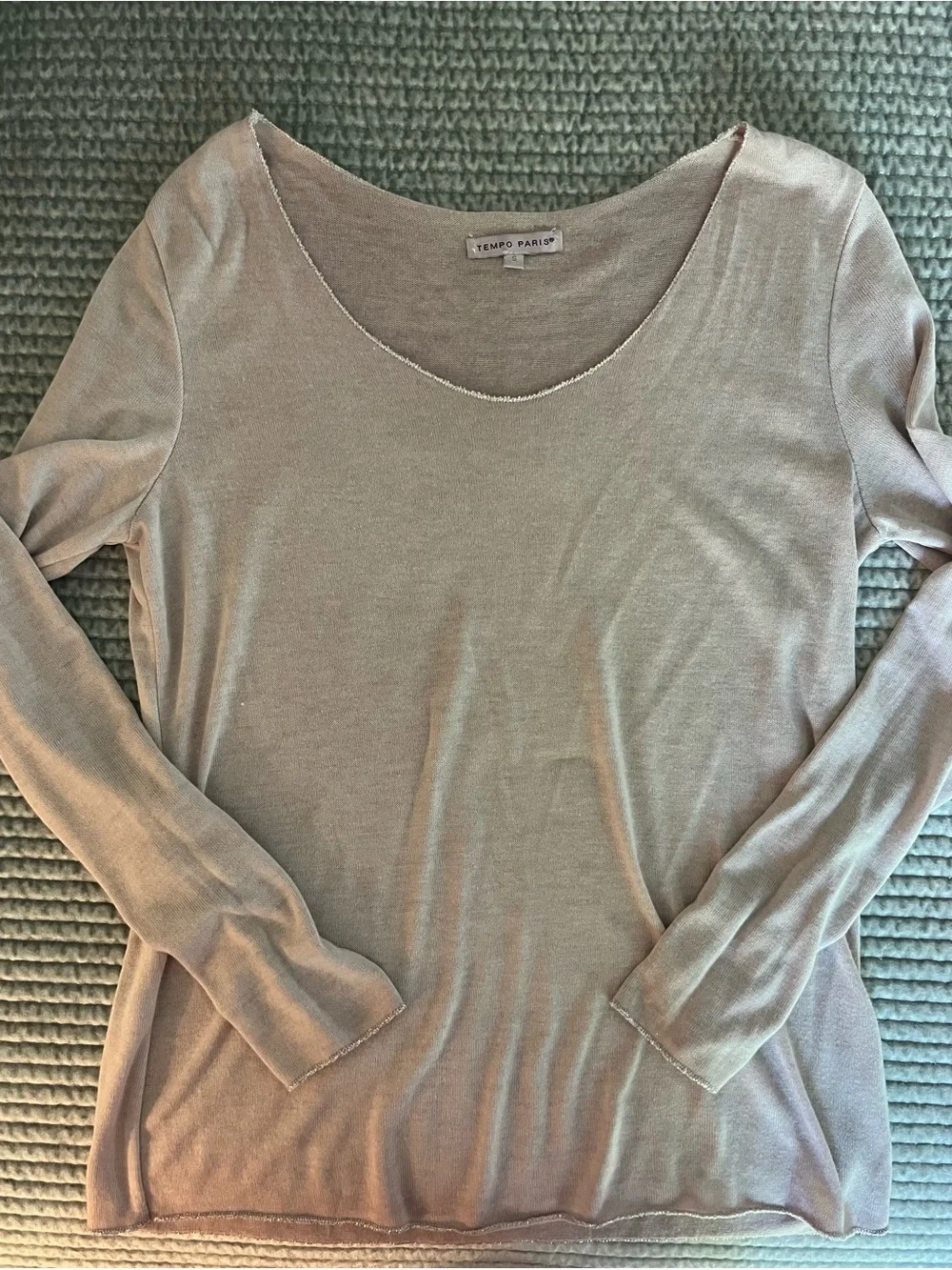 Light Pink Long-Sleeve Women's Scoop Neck Sweatersmall lightweight silver accent